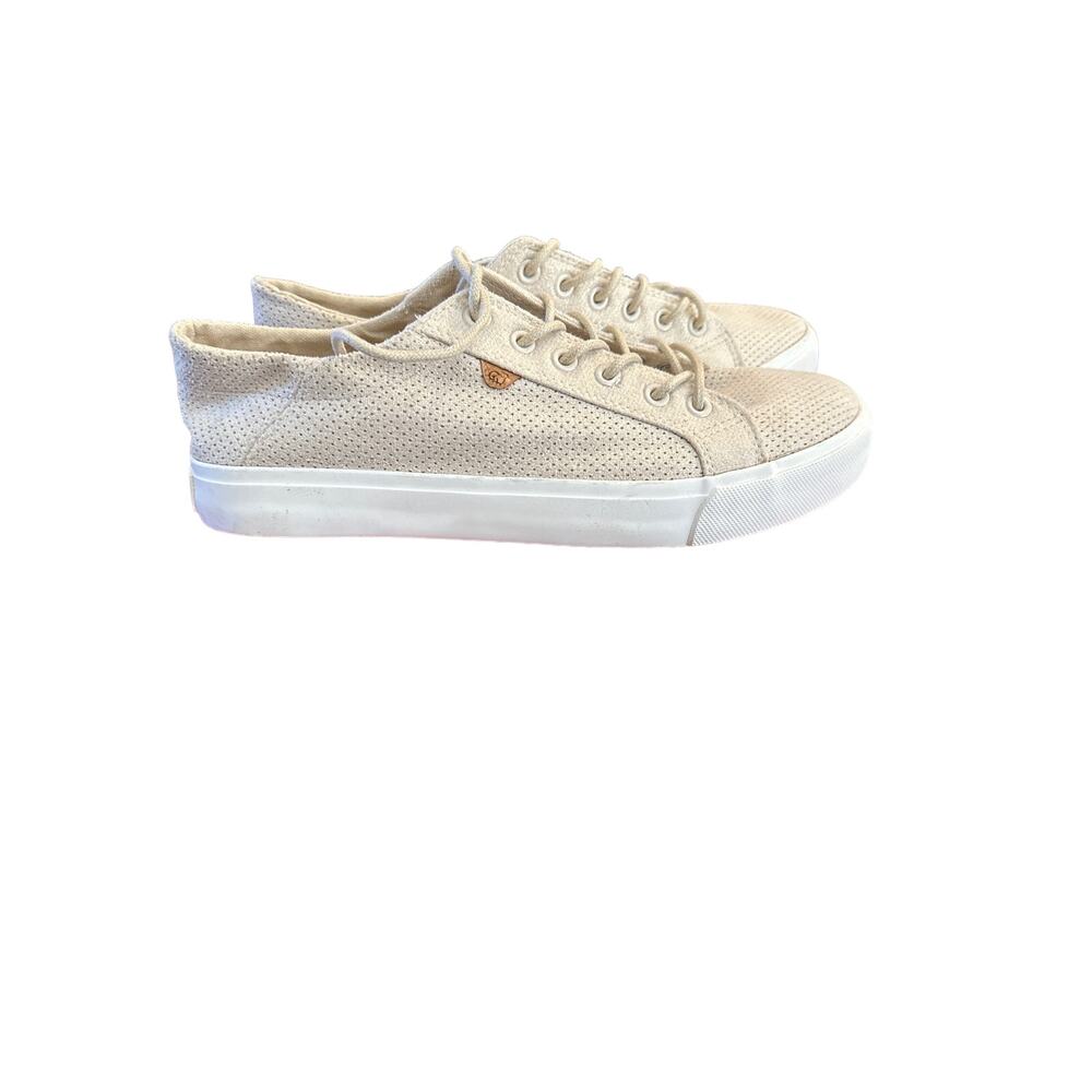 Women’s Lamo Vita Sneakers. Size 8.5